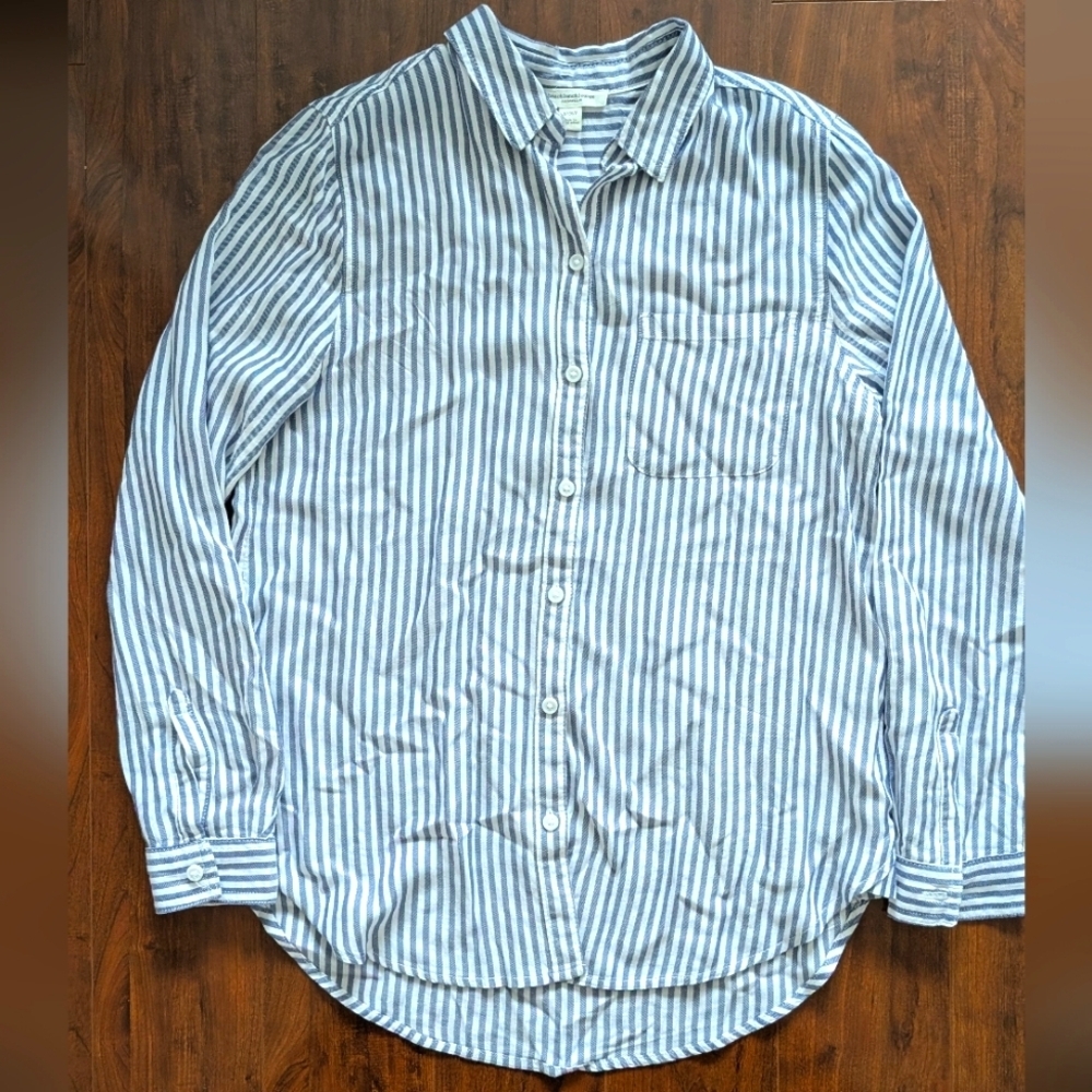 ⭐3/$15 Striped shirt